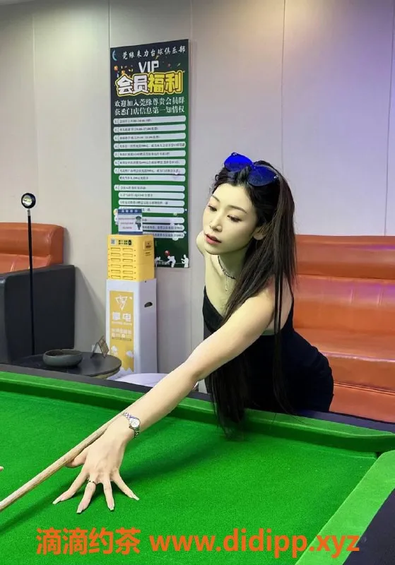 长沙楼凤-开福区小芊芊：168大长腿，49kg嫩妹等你来约