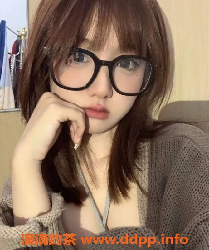 武汉楼凤资源信息,湖北小新，18岁，身高1.63，88斤，胸C，汉阳区