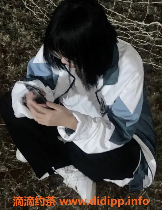 武汉楼凤-湖北小新，18岁，身高1.63，88斤，胸C，汉阳区