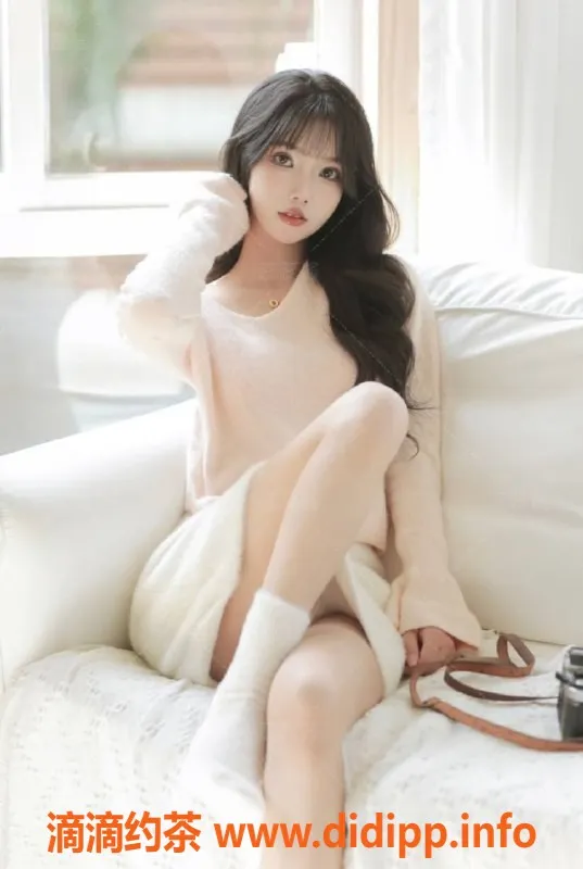 深圳楼凤-福田大长腿美女，1500P小胸制服服务