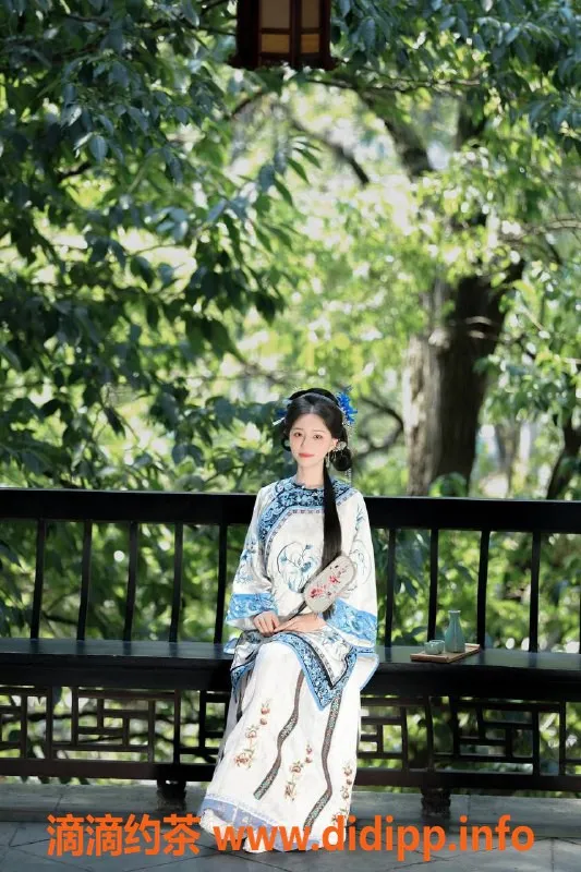 成都楼凤-成都高新区嘉月，22岁，168cm，92斤，颜值气质俱佳