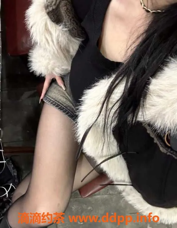 深圳楼凤-罗湖童颜巨乳悦悦，18岁，165cm，500元超值享受！