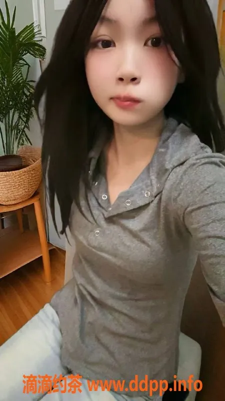 成都楼凤-16岁烟烟，163cm排骨精，600元全套服务