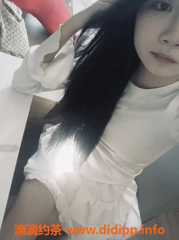 成都楼凤-16岁烟烟，163cm排骨精，600元全套服务