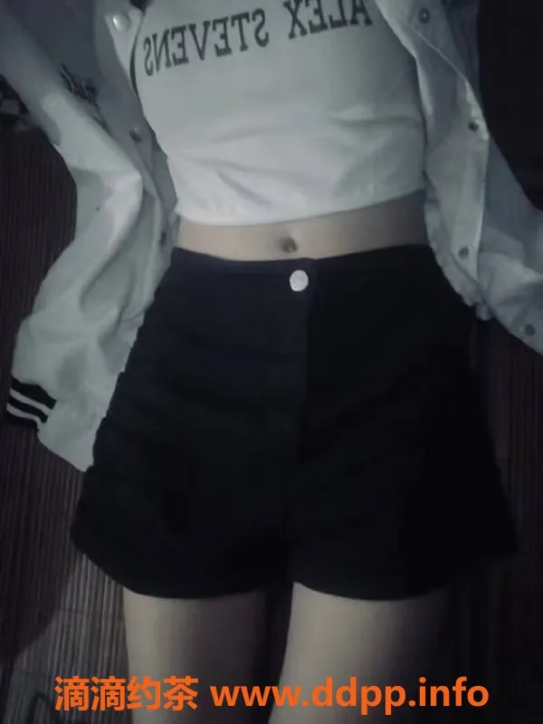 成都楼凤-16岁烟烟，163cm排骨精，600元全套服务