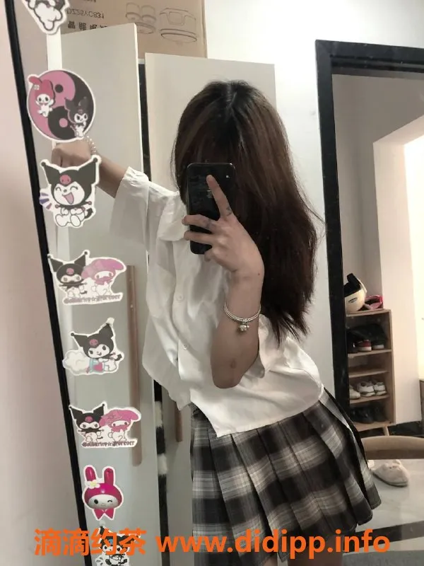 长沙楼凤-岳麓区小雅，19岁，163cm身高，制服女友体验