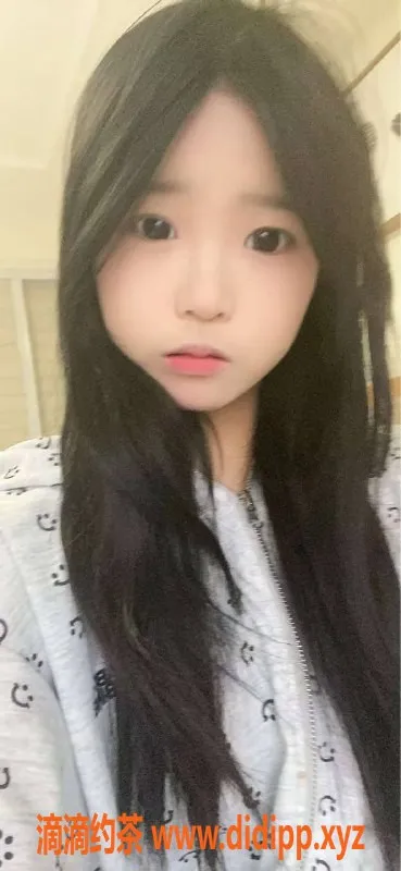 长沙楼凤-岳麓区小雅，19岁，163cm身高，制服女友体验