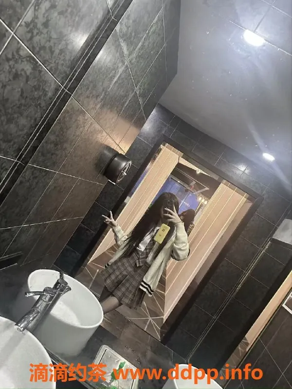 深圳楼凤-龙华菲菲，900元舌吻69调情服务