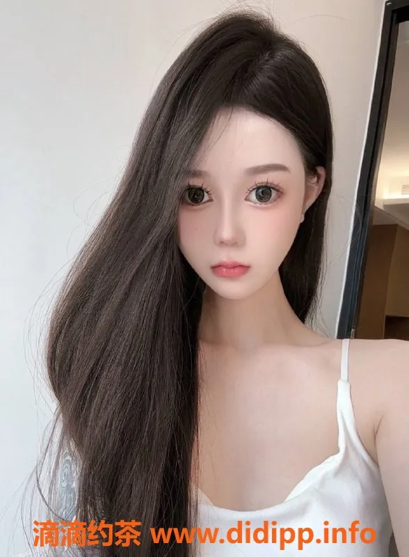 深圳楼凤-宝安允儿，1088元享鸳鸯浴与制服服务