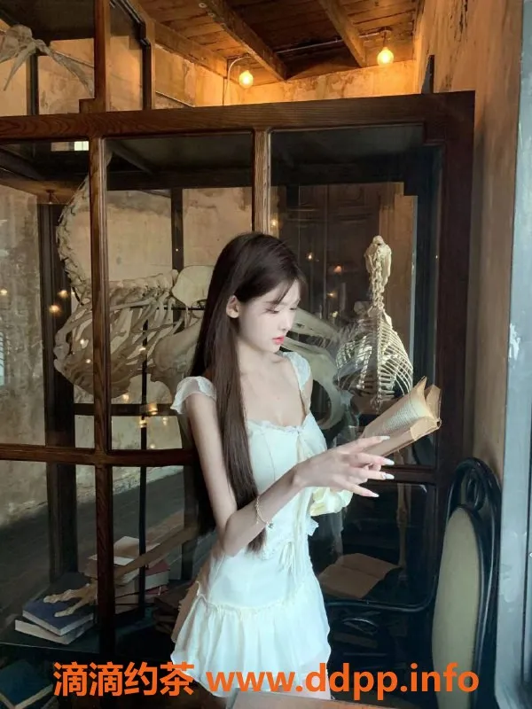 深圳楼凤-福田小晴，嫩妹服务1800P，舌吻超赞！