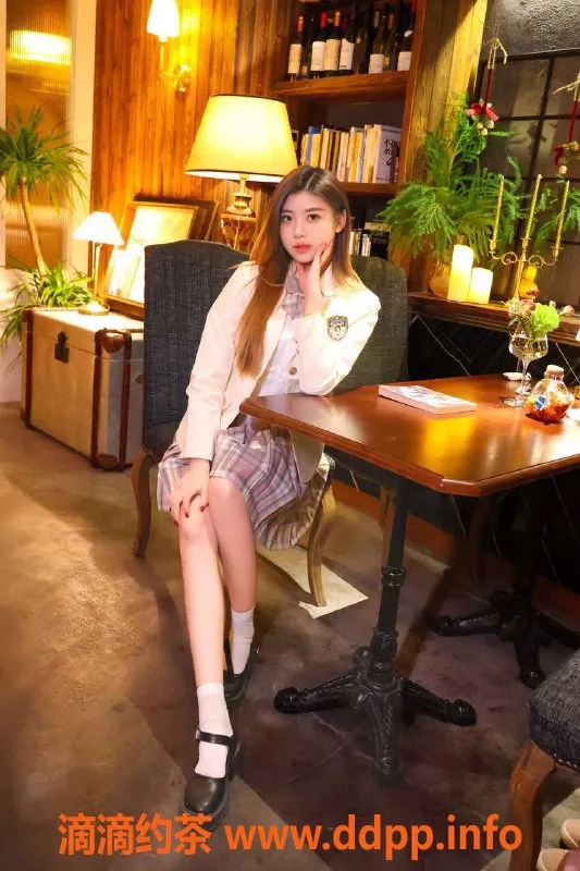 广州楼凤-黄埔嫩妹爽儿，水费700起，畅享胸推服务！