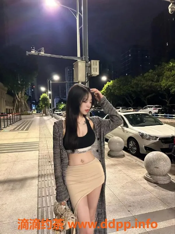 深圳楼凤-深圳龙华小C，162cm、93斤、千元以下服务