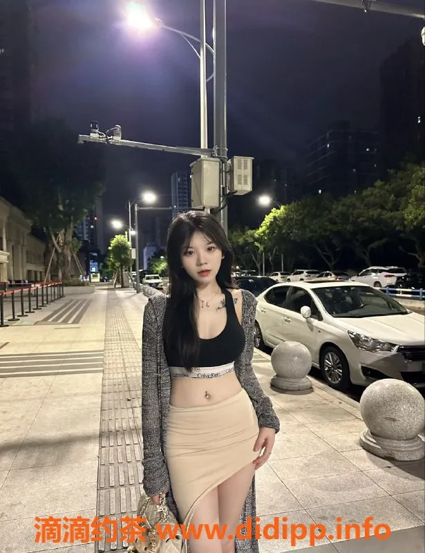 深圳楼凤-深圳龙华小C，162cm、93斤、千元以下服务