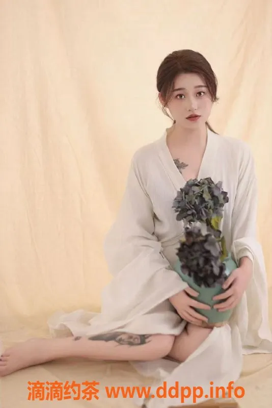 北京楼凤-朝阳和平里软妹20岁，肉感诱惑等你体验