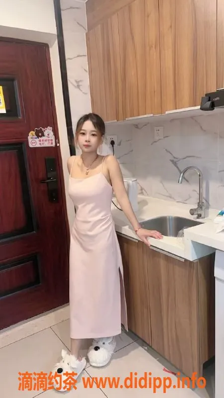 成都楼凤-成都如如，18岁巨乳嫩妹，600元享服务