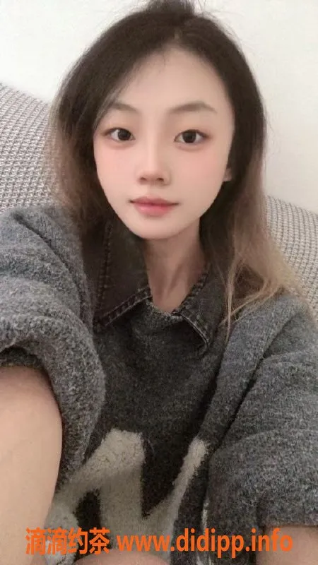 成都楼凤-成都18岁排骨精嫩妹颖颖，500元体验