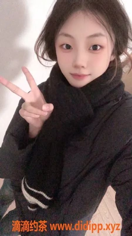 成都楼凤-成都18岁排骨精嫩妹颖颖，500元体验