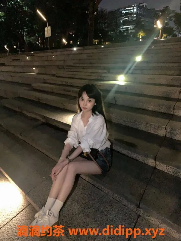 深圳楼凤-南山区嫩妹七七，制服舌吻服务，1000P起