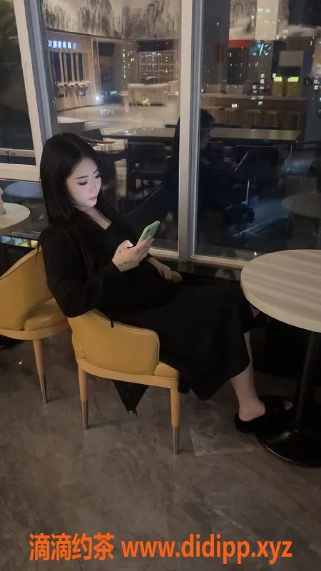 深圳楼凤-宝安区嫩妹甜甜，制服按摩只需700元