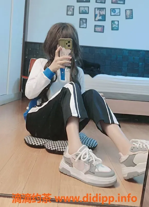 深圳楼凤-南山区丹丹嫩妹，制服萝莉服务，超值体验