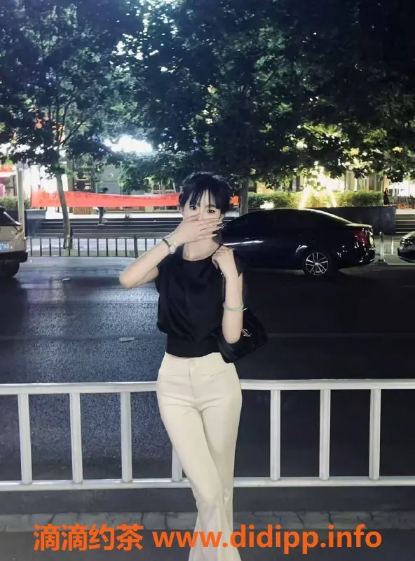 北京楼凤-朝阳肉肉 168cm 45kg 胸C 陪浴口爆服务