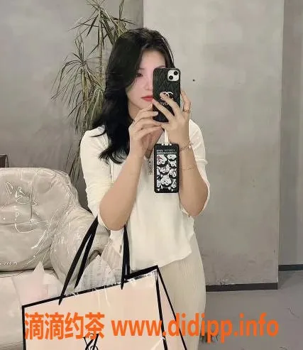 上海楼凤-小书：普陀魅力，166cm，47kg，1400元起服务