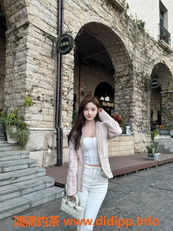 杭州楼凤-拱墅依依宝贝，164cm，45kg，提供多种优质服务