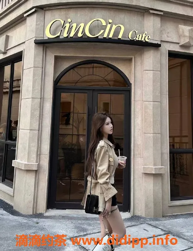 深圳楼凤-龙华依依，1500元体验六九Kiss特色服务