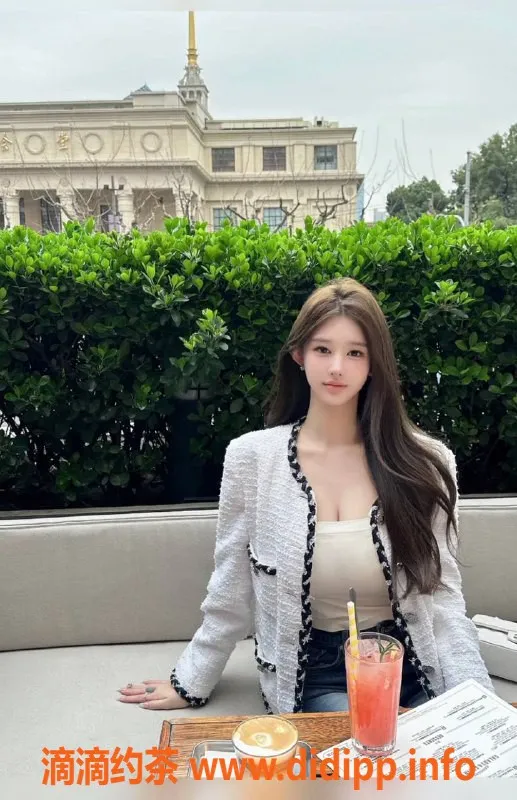 深圳楼凤-龙华依依，1500元体验六九Kiss特色服务