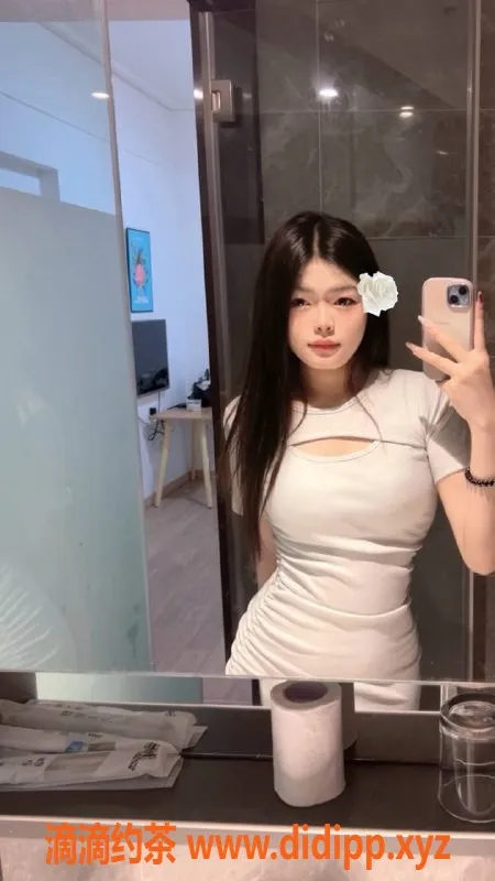 重庆楼凤-小忆，169cm身高，热情服务，性价比高！