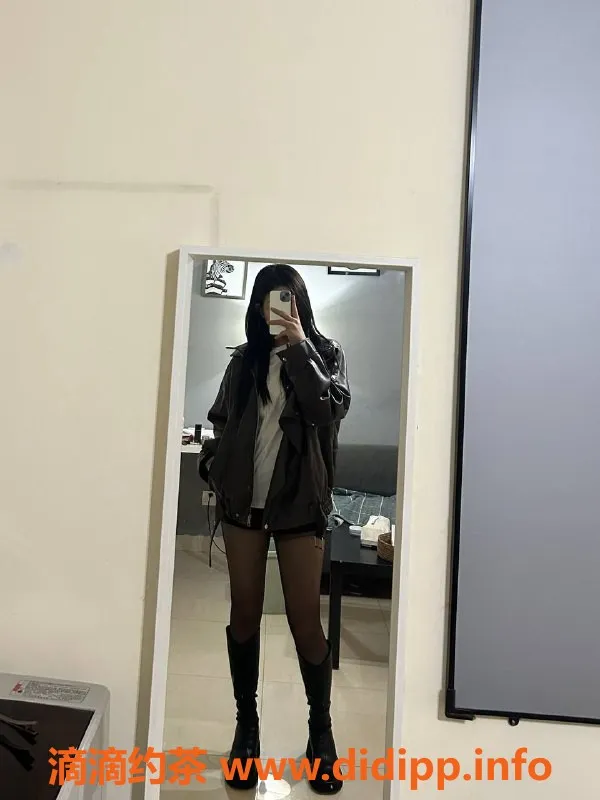 重庆楼凤-小忆，169cm身高，热情服务，性价比高！