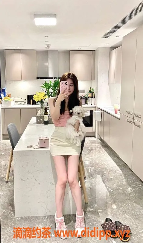 深圳楼凤-深圳南山欧尼酱，2000元Kiss服务