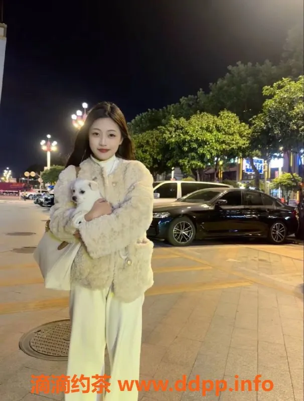 东莞楼凤-东莞大朗月月，18岁160cm身高，600元40分钟服务