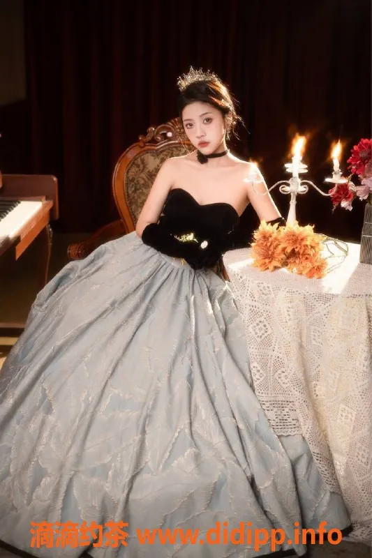 东莞楼凤-东莞大朗月月，18岁160cm身高，600元40分钟服务