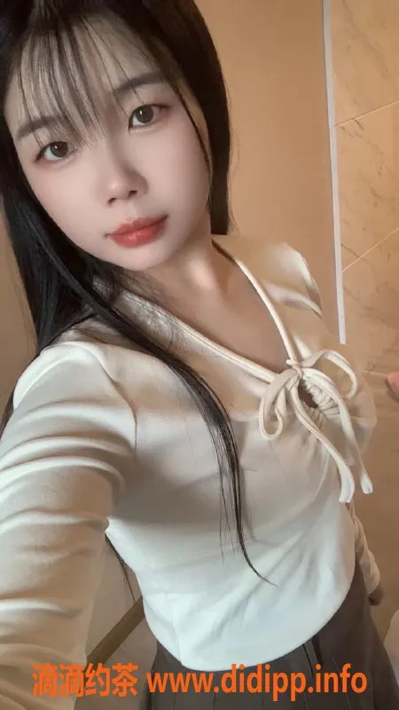 长沙楼凤-雨花区小西柚，500元享六九舌吻服务