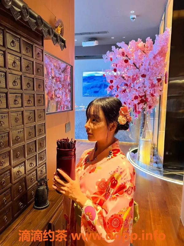 上海楼凤-松江十久樱，155cm 34B 44KG，服务贴心