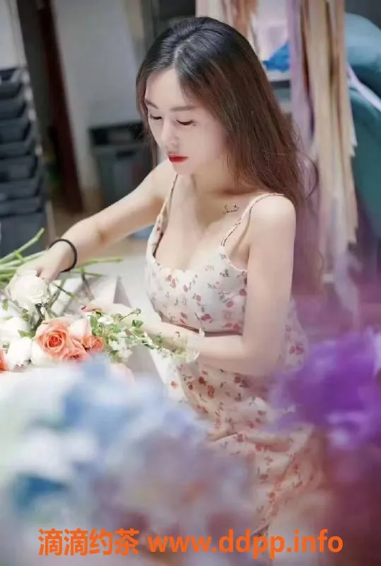 杭州楼凤-上城花店老板娘，反差清纯脸，服务多样！