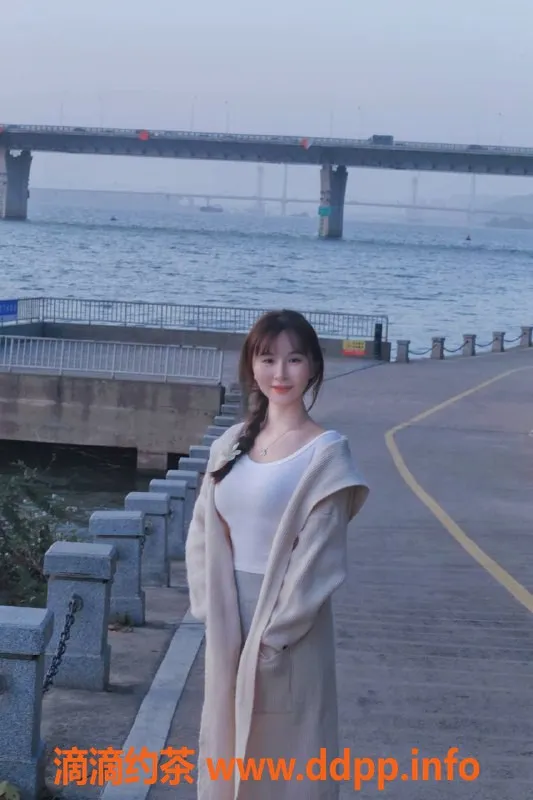 深圳楼凤资源信息,龙岗小汐瑜伽老师，1200元课费，私聊预约！