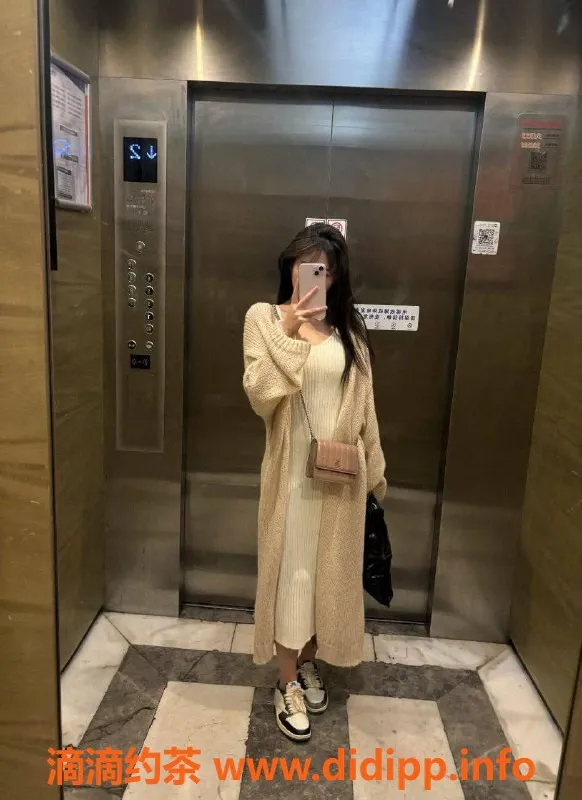 杭州上门服务-小粤粤，适中体型，1200元一节，服务周到