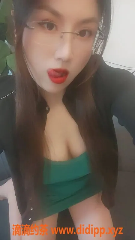 广州楼凤-海珠萌萌：6P视频验证大胸御姐陪伴