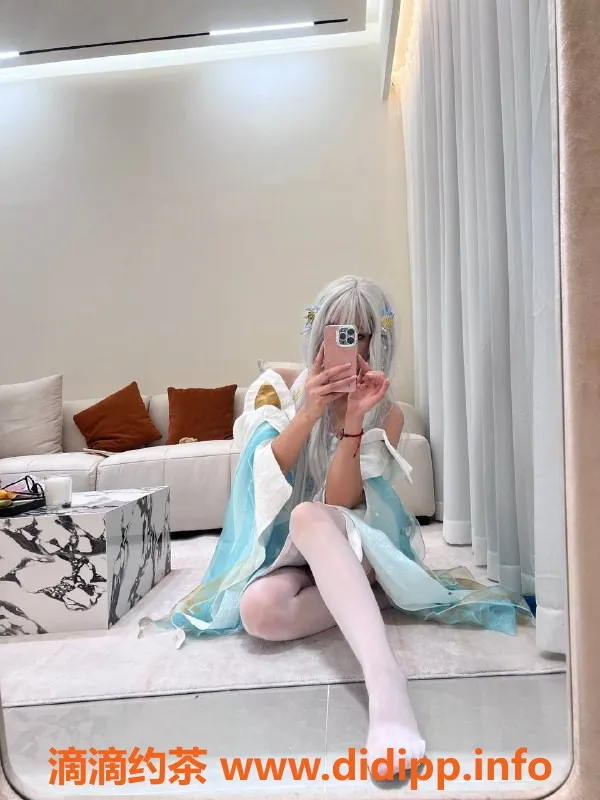 广州楼凤-天河御姐莎莎，性感的大长腿，9P优惠等你来体验！