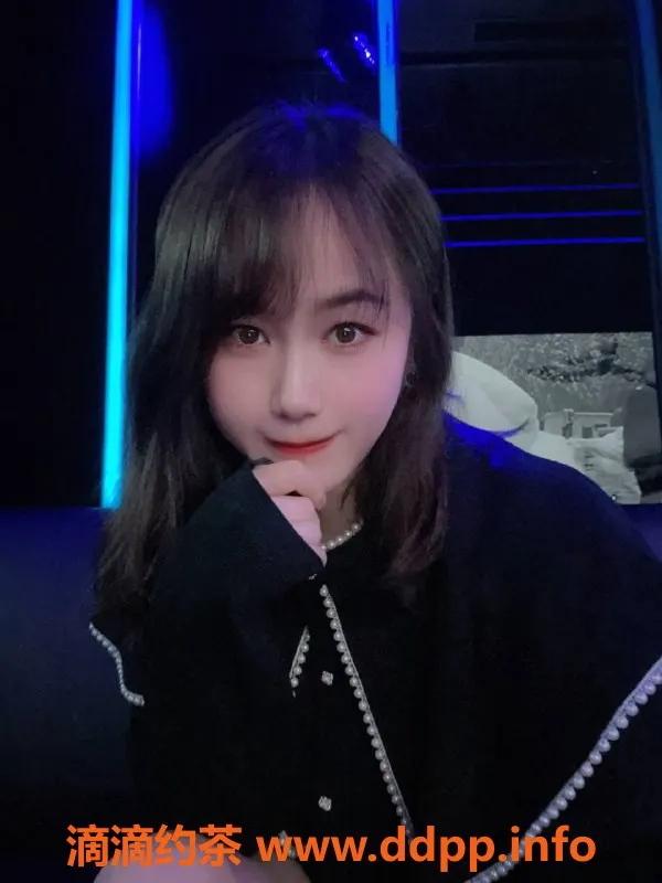 长沙楼凤-雨花区26岁画画妹，48kg B+罩杯热情服务