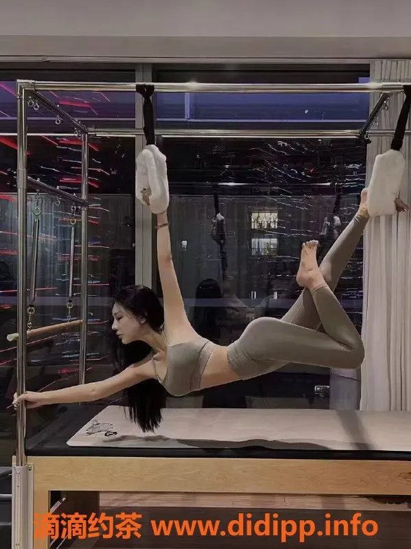 北京楼凤-朝阳区小悦悦：1700起步 长腿皮肤白