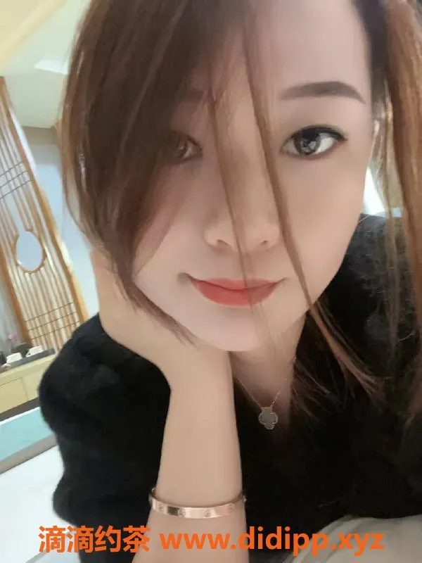 杭州楼凤-上城区菲菲，168cm模特身材，900元服务等你体验