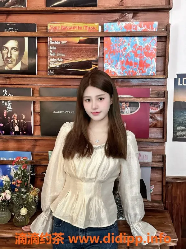 北京楼凤-朝阳三里屯19岁白小纯，清纯甜妞等你来体验