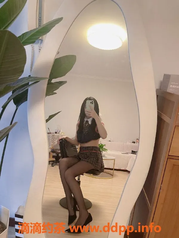 北京spa会所-朝阳御姐美甲师，170长腿丝足派对