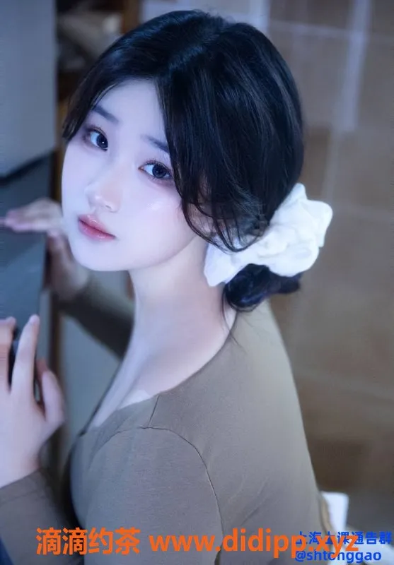 上海楼凤-静安欲欲人妻，身高165，特惠998P起