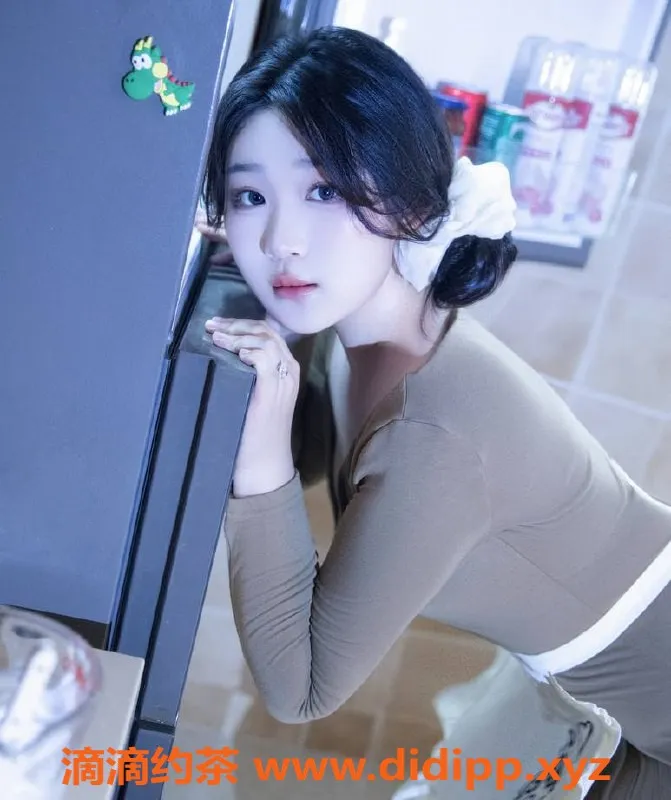 上海楼凤-静安欲欲人妻，身高165，特惠998P起