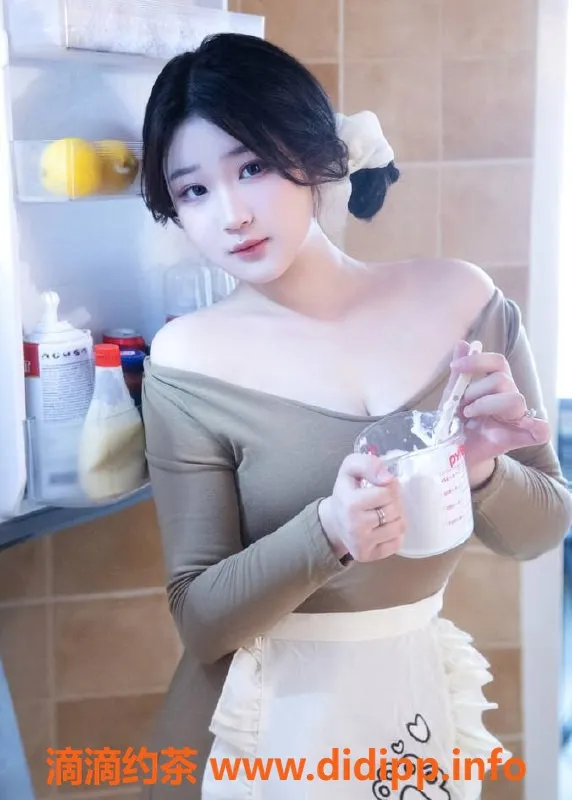 上海楼凤-静安欲欲人妻，身高165，特惠998P起