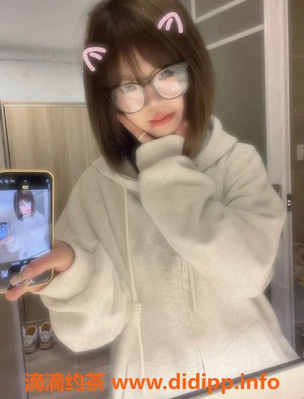 成都楼凤-武侯区嫩妹小兔叽，160cm，45kg，甜美代聊